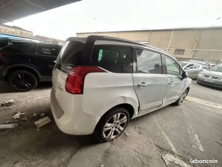 Peugeot 5008 2011 photo 4