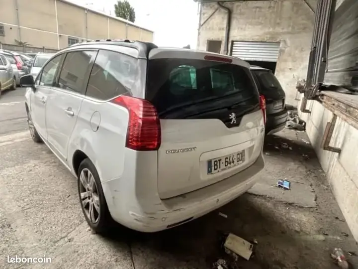 Peugeot 5008 2011 photo 3