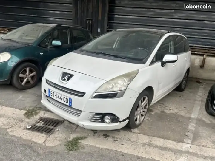 Peugeot 5008 2011 photo 2