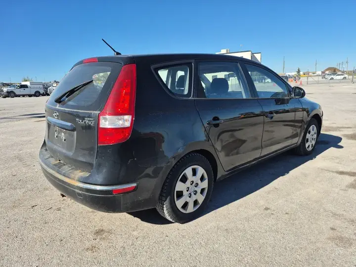 Hyundai Elantra 2011 photo 5