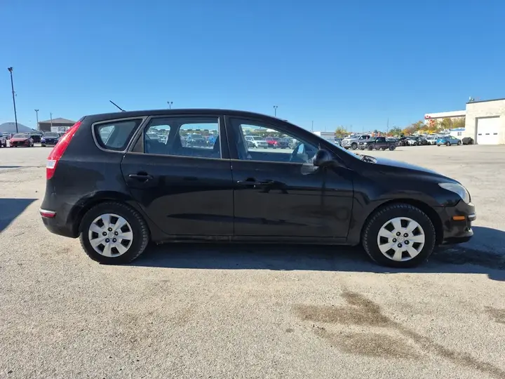 Hyundai Elantra 2011 photo 4