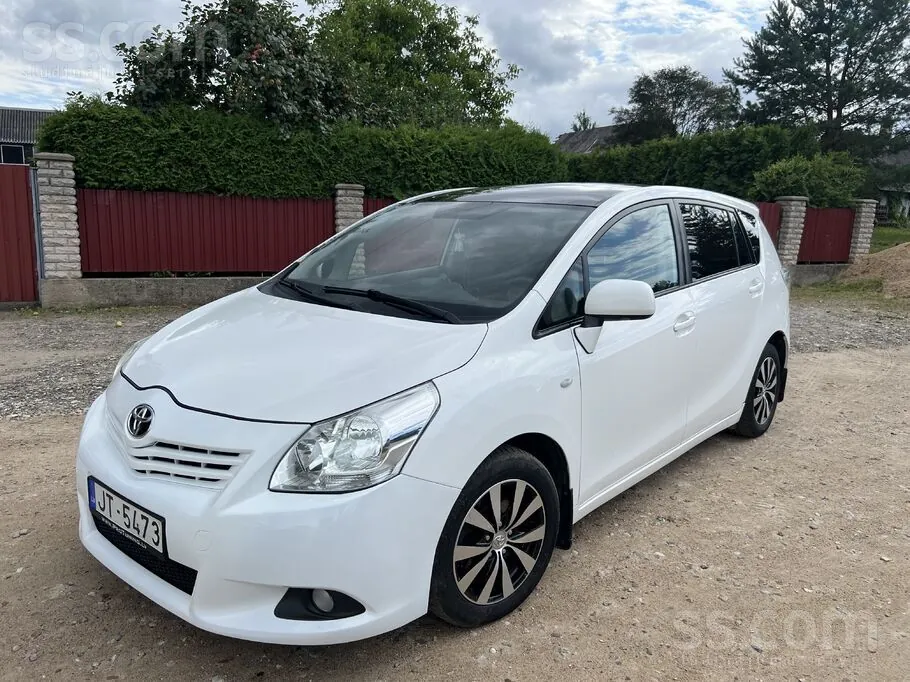 Toyota Verso 2012 photo 2
