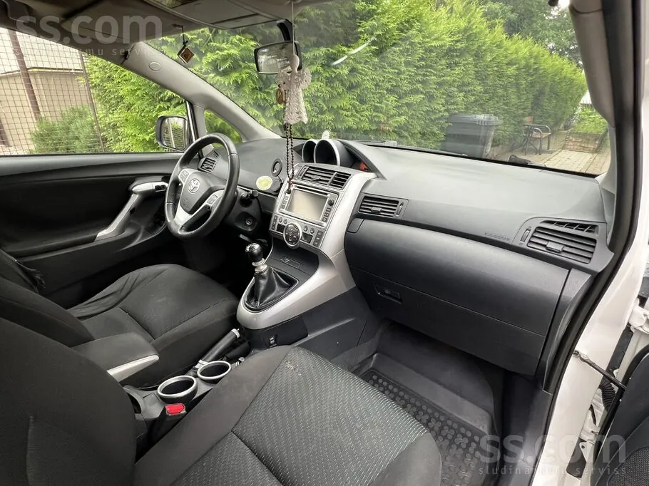 Toyota Verso 2012 photo 5
