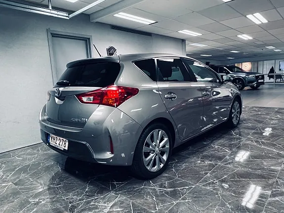 Toyota Auris 2014 photo 5