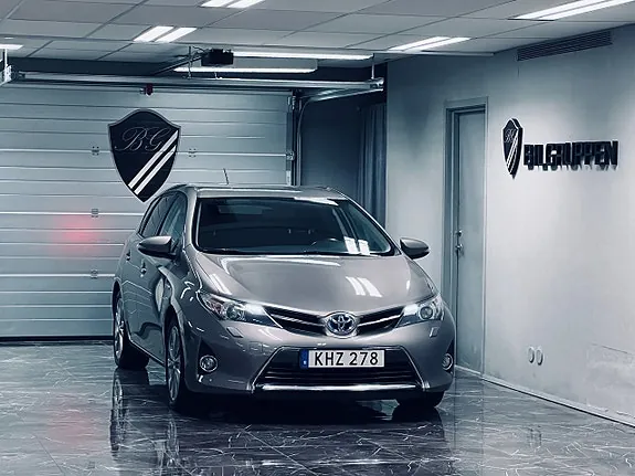 Toyota Auris 2014 photo 2