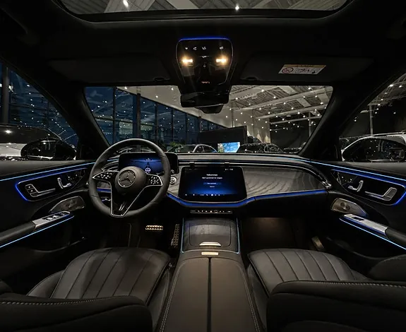 Mercedes-Benz E300 2026 photo 4