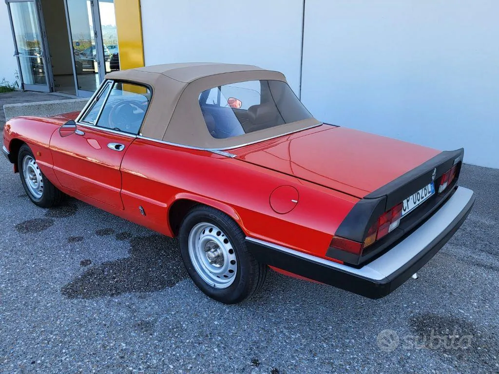 Alfa Romeo Spider 1983 photo 5