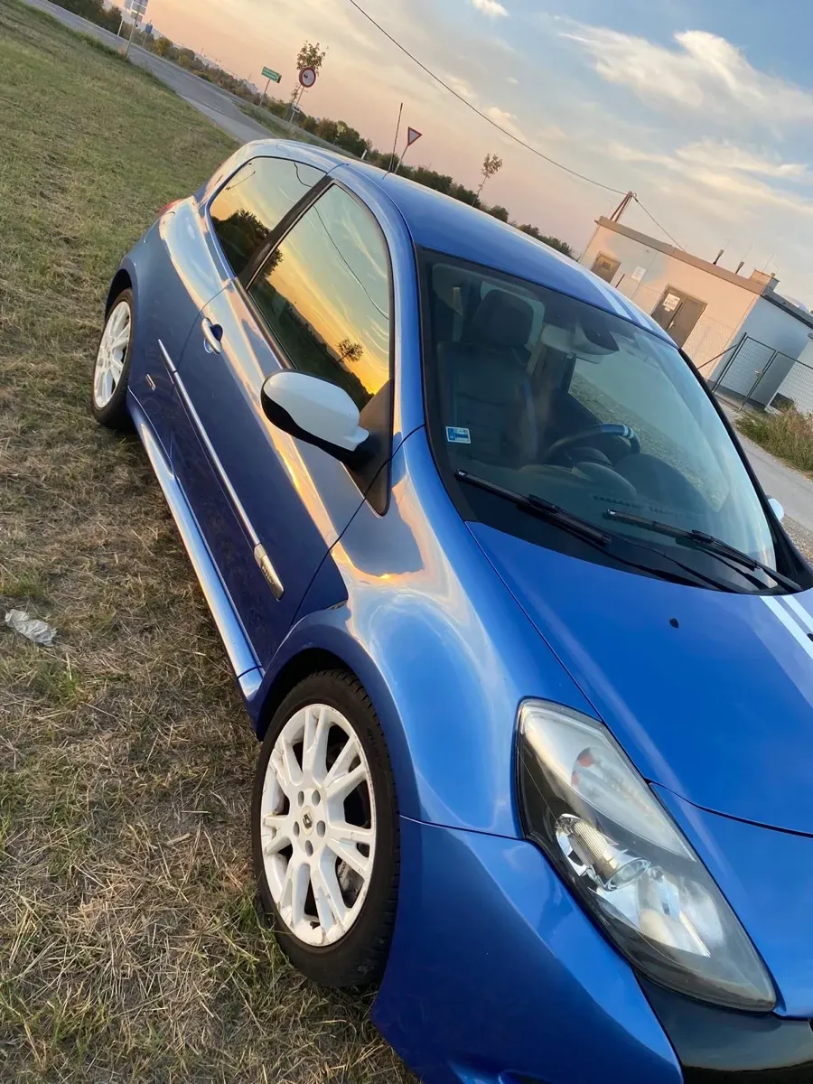 Renault Clio 2011 photo 2