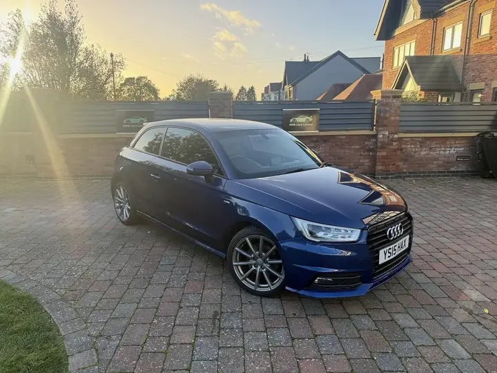 Audi A1 2015 photo 2