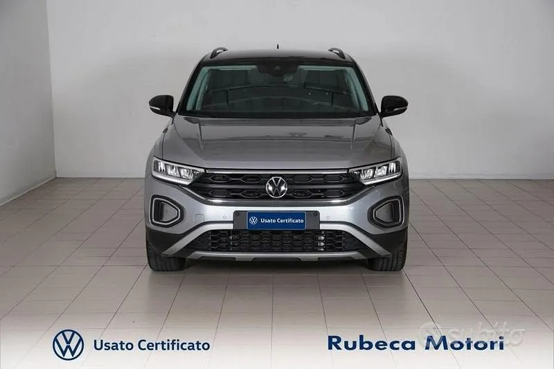 Volkswagen T-Roc 2023 photo 2