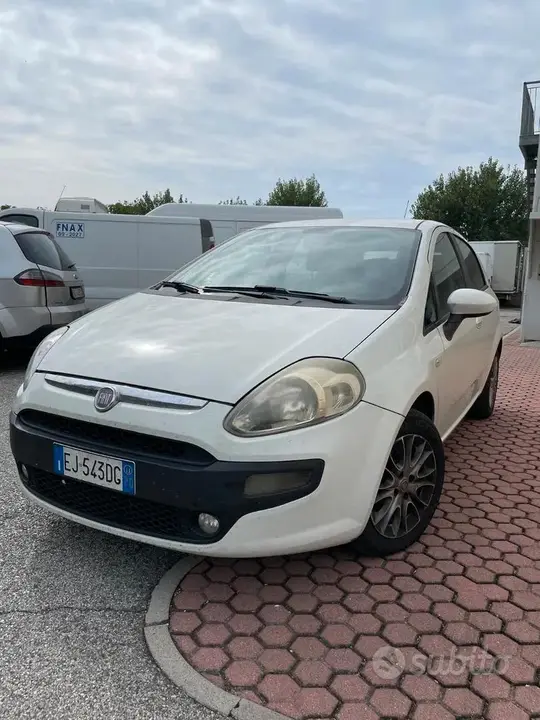 Fiat Punto Evo 2011 photo 3