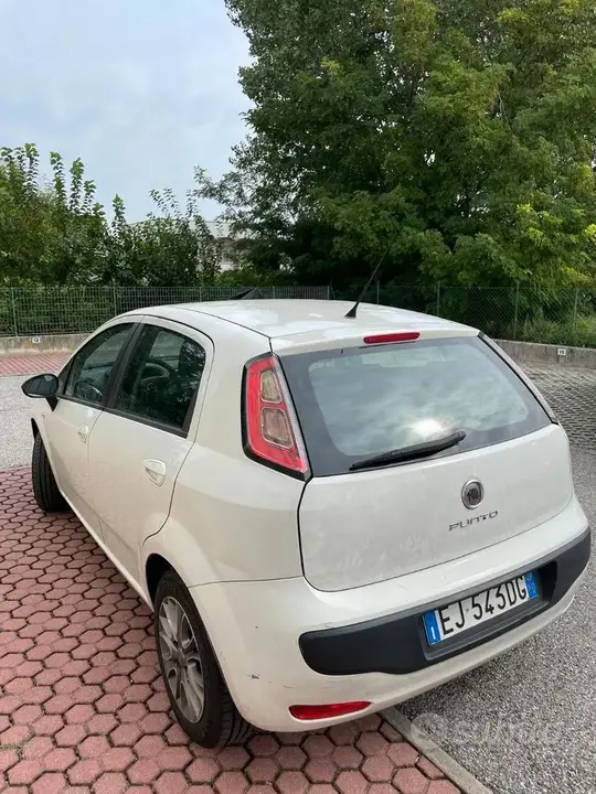 Fiat Punto Evo 2011 photo 2
