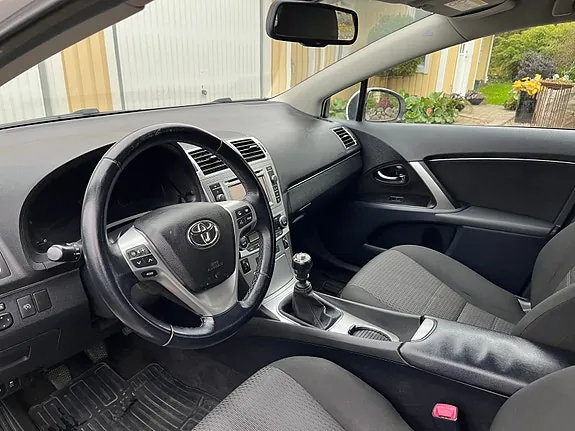 Toyota Avensis 2014 photo 4