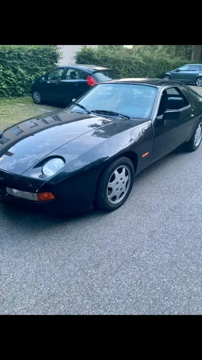 Porsche 928