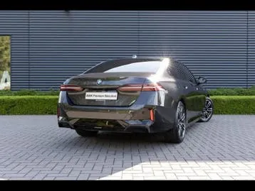 BMW 5 Series 2024 photo 2
