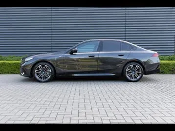 BMW 5 Series 2024 photo 3
