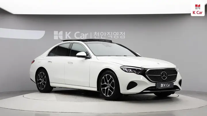 Mercedes-Benz E-Class 2024 photo 3
