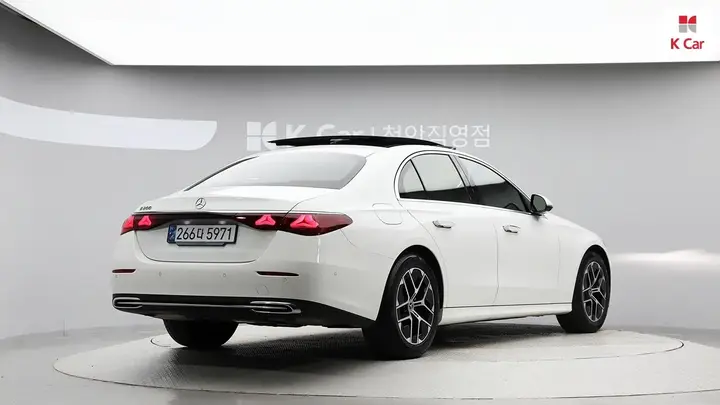 Mercedes-Benz E-Class 2024 photo 4