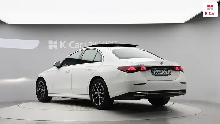Mercedes-Benz E-Class 2024 photo 2