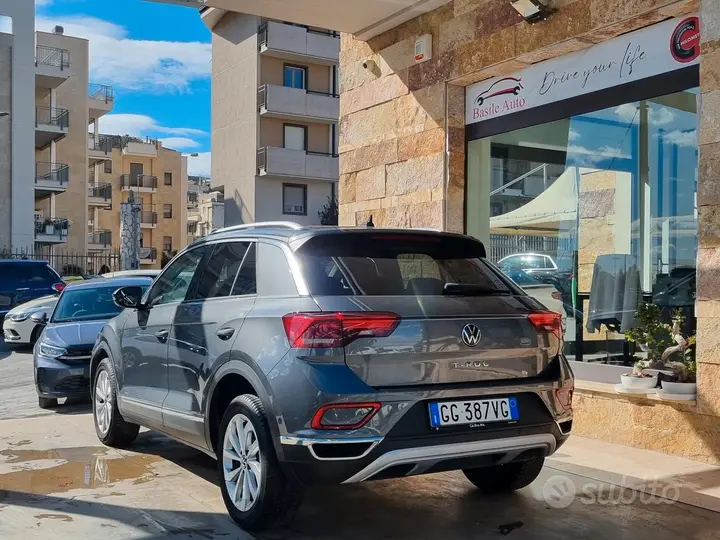 Volkswagen T-Roc 2022 photo 2