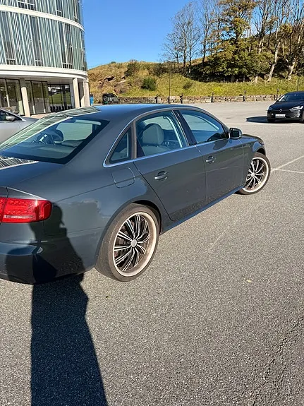 Audi A4 2010 photo 4