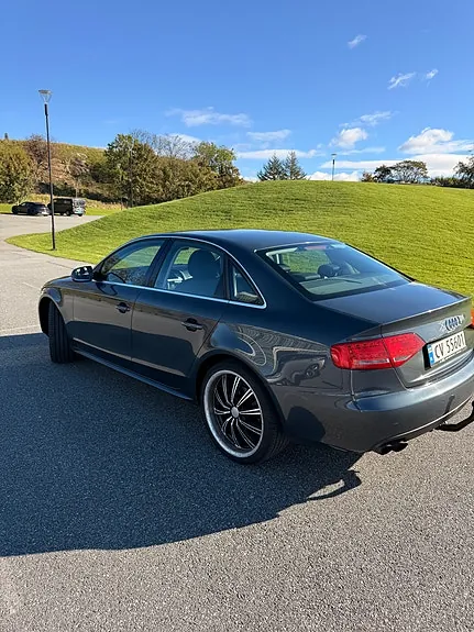 Audi A4 2010 photo 2