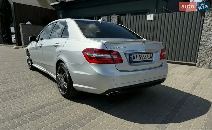 Mercedes-Benz E-Class 2013 photo 2