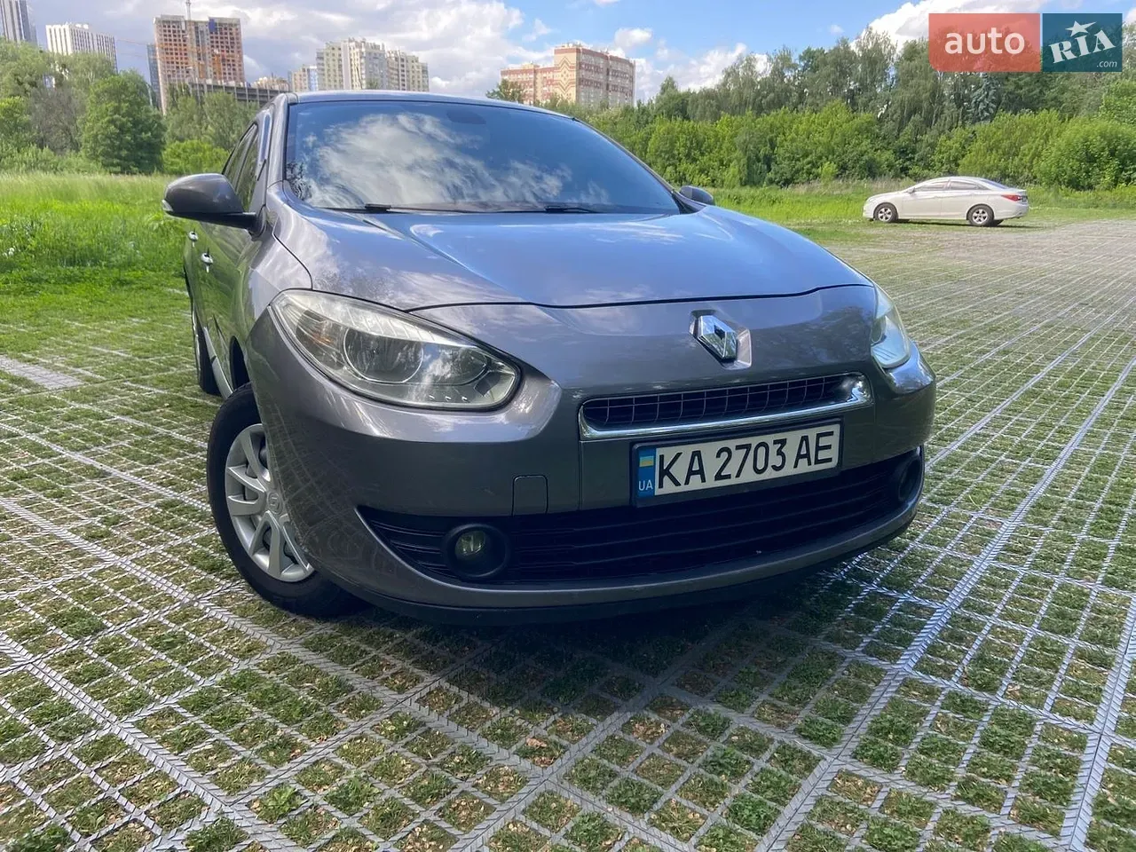 Renault Fluence 2011 photo 2