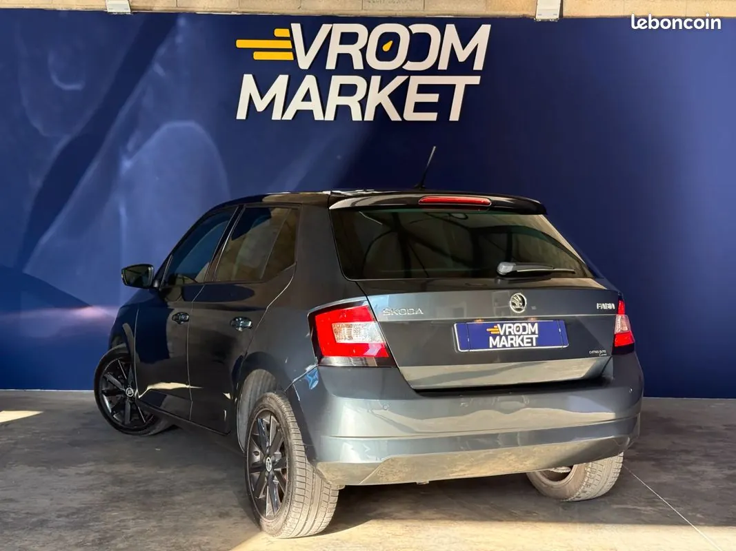 Skoda Fabia 2015 photo 2