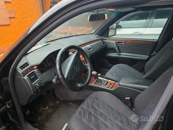 Mercedes-Benz E 1998 photo 5