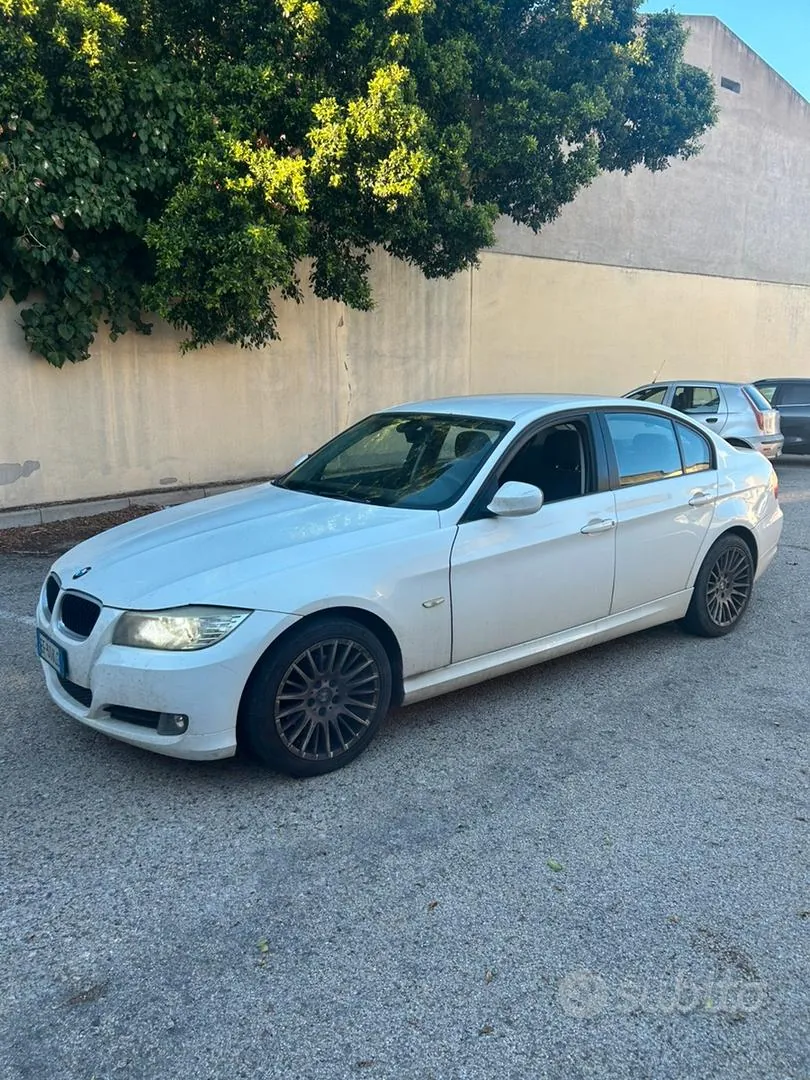 BMW 3 Series 2010 photo 2