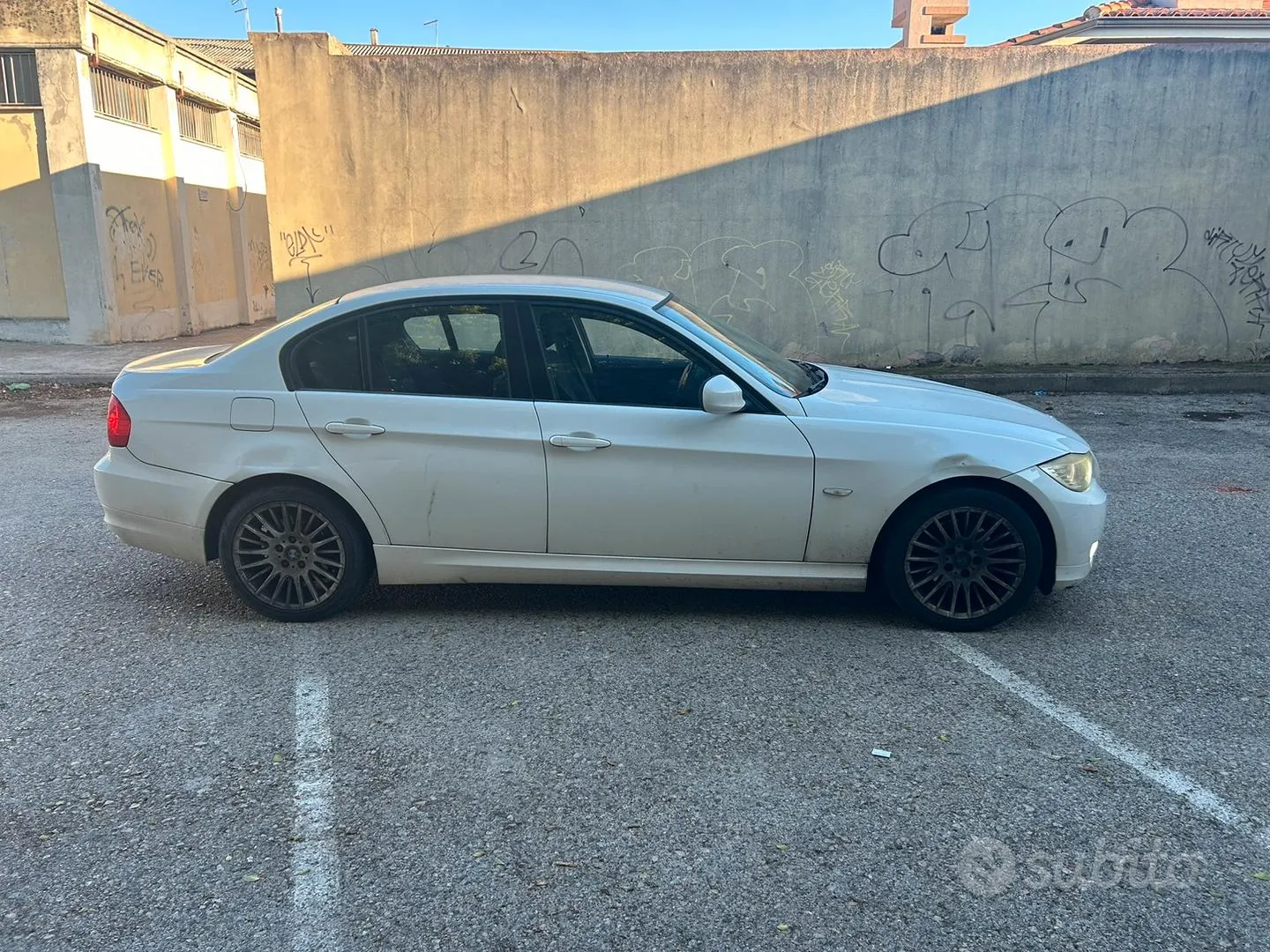 BMW 3 Series 2010 photo 3