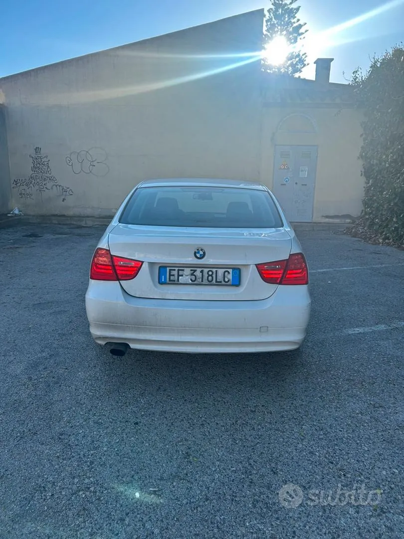 BMW 3 Series 2010 photo 4