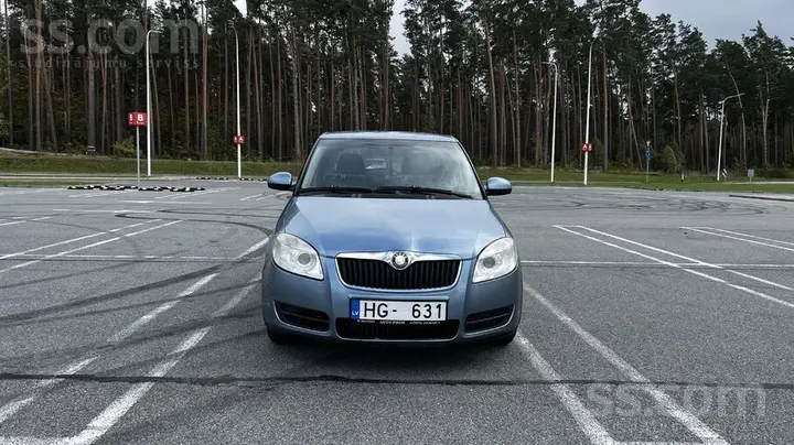 Skoda Fabia 2008 photo 2
