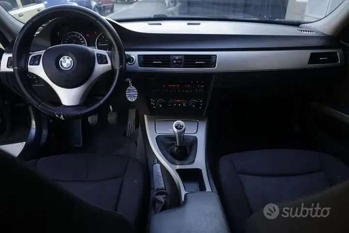 BMW 320D 2006 photo 2