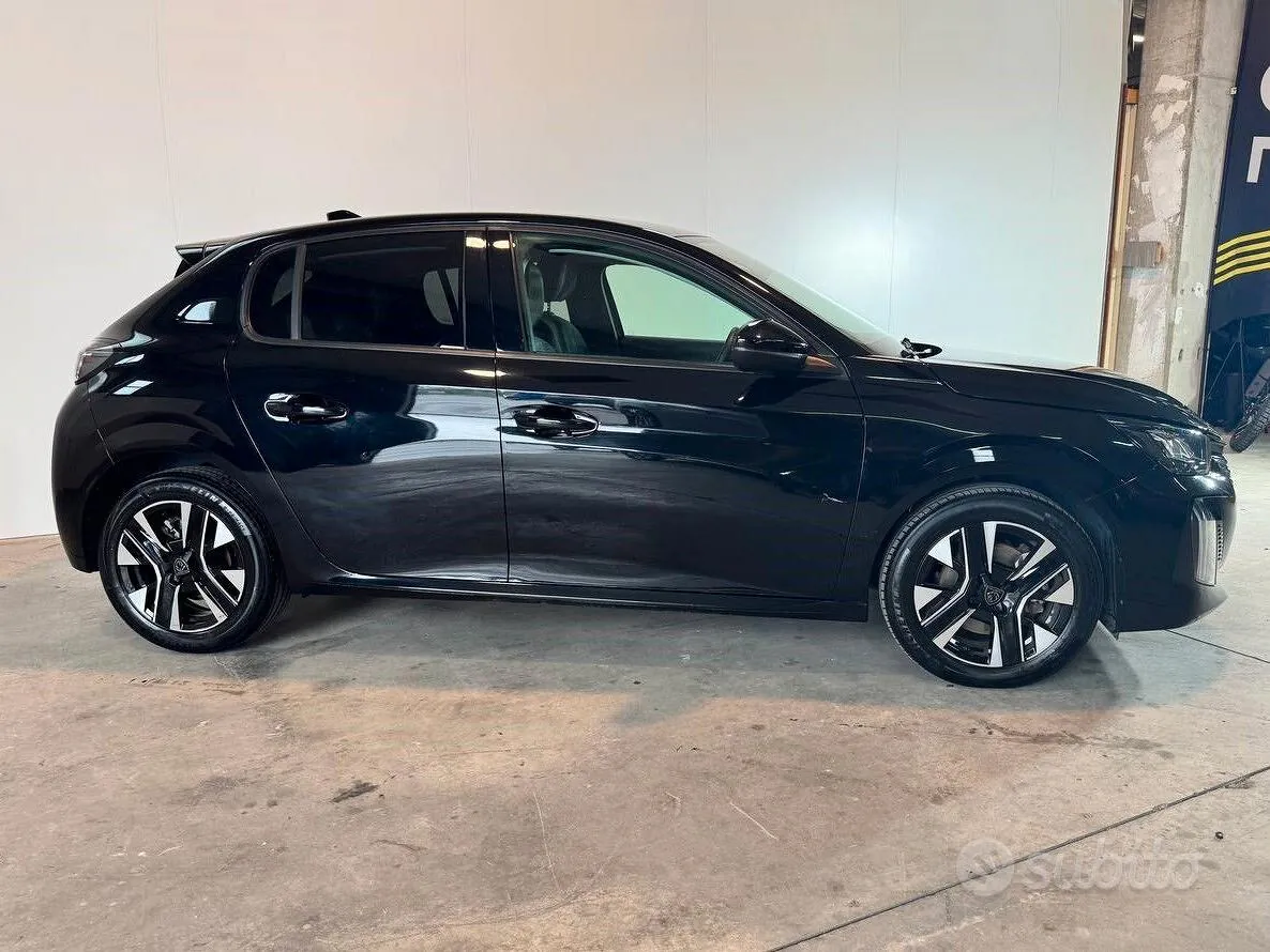 Peugeot 208 2024 photo 2