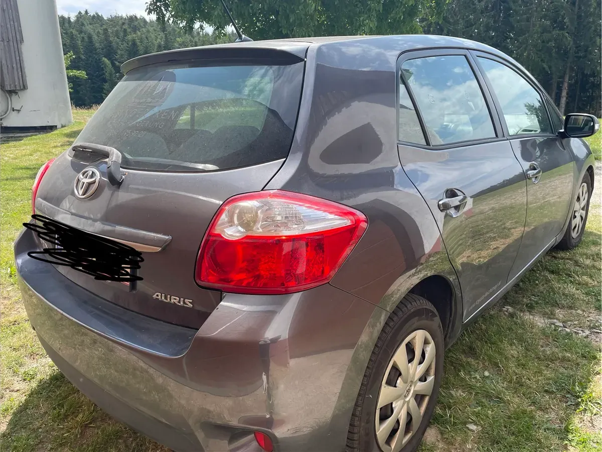 Toyota Auris 2010 photo 3