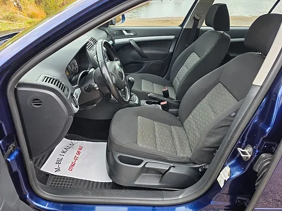 Skoda Octavia 2011 photo 2