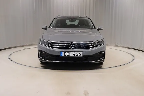 Volkswagen Passat 2023 photo 2