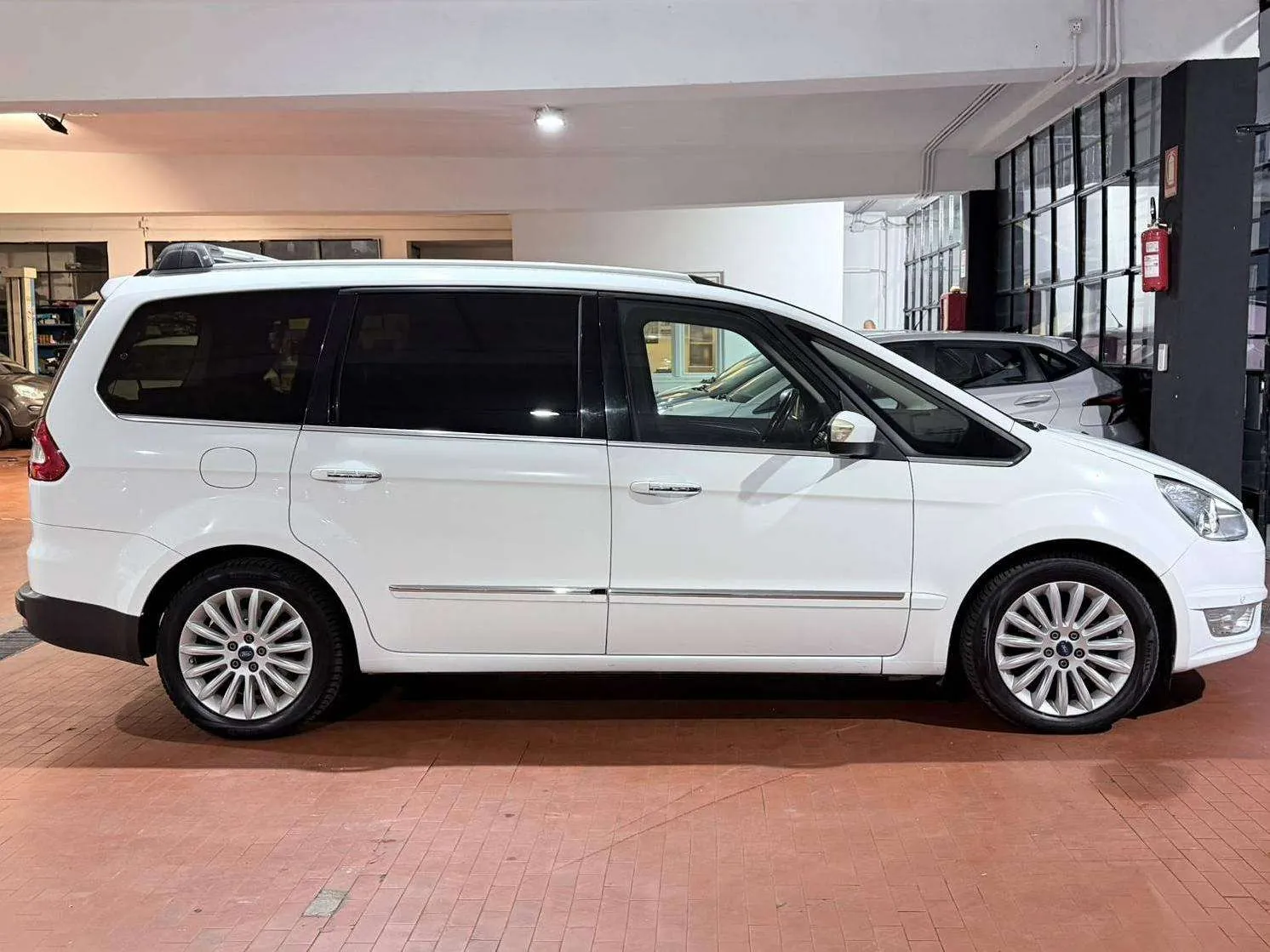 Ford Galaxy 2014 photo 5