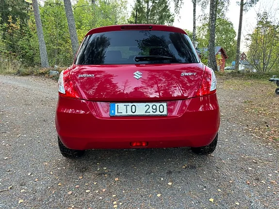 Suzuki Swift 2011 photo 5