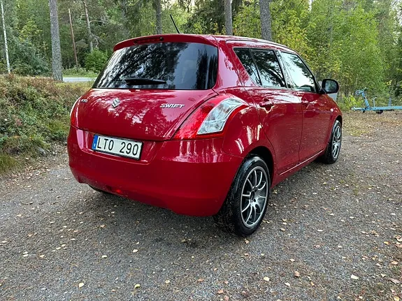 Suzuki Swift 2011 photo 4