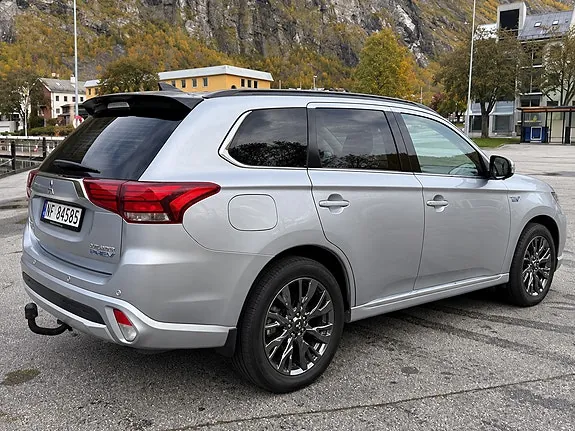 Mitsubishi Outlander 2017 photo 2