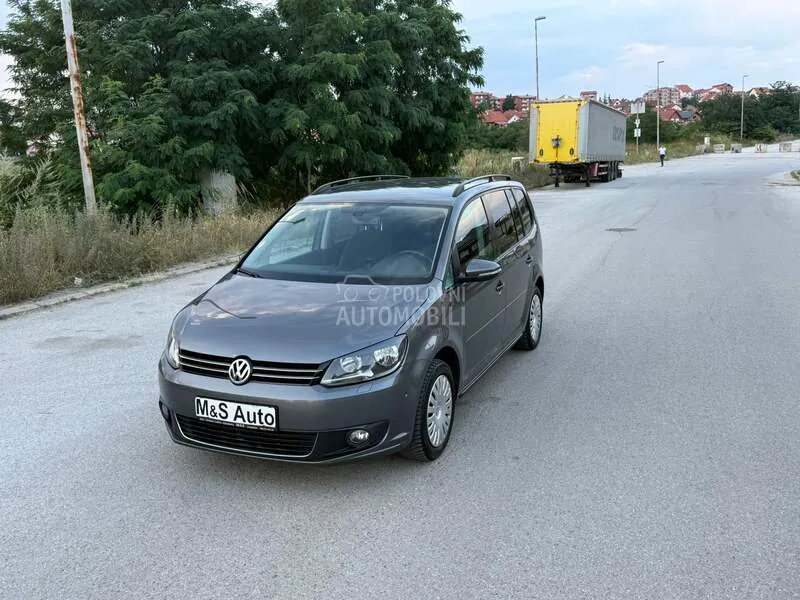 Volkswagen Touran 2011 photo 2