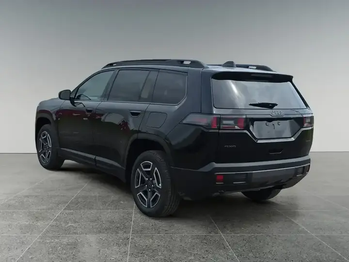 Jeep Cherokee 2026 photo 4