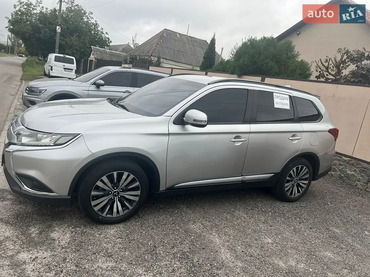 Mitsubishi Outlander 2018 photo 2