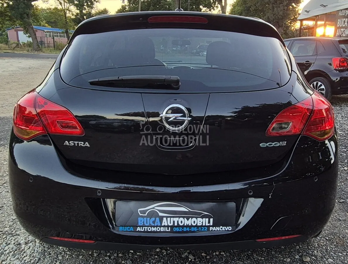 Opel Astra J 2011 photo 5