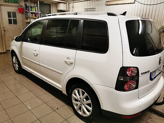 Volkswagen Touran 2010 photo 2
