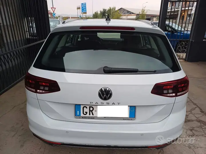 Volkswagen Passat 2023 photo 2