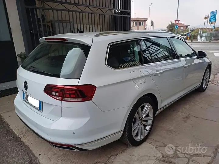 Volkswagen Passat 2023 photo 3